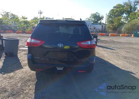 2018 Toyota Sienna Le 8 Passenger z USA, uszkodzony, nr VIN 5TDKZ3DC0JS948014